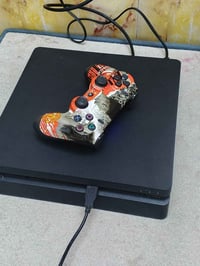 بلي4  الجهاز ممفتوح سلم لوك ستيكر ويا يدة وحدة الجهاز اولاين الجهاز كل...