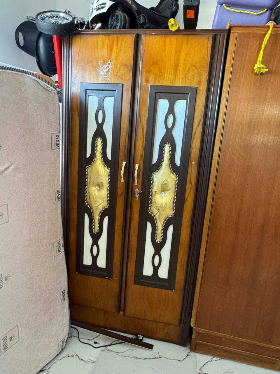 غرفه نوم للبيع 7قطع صنع عراقي الي يريد السعر 800بيها مجال  الاستفسار على رقم ***********
