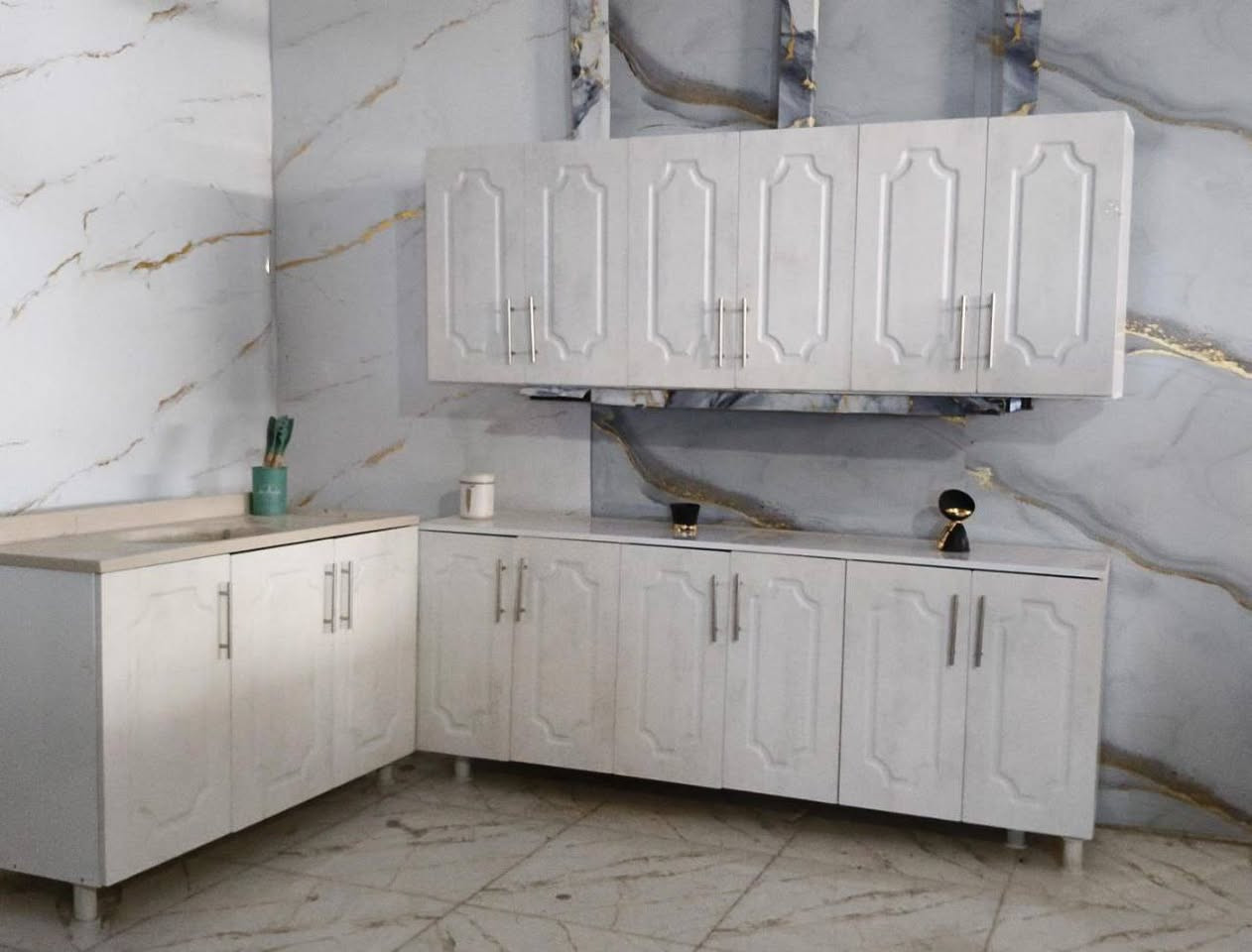 كاونتر خشب تركي HDF
قياس مترين
وسنك متر وعشرين. 
فقط الباب. HDF
الهيكل. خشب mdf تركي 

السعر 330 الف  

التوصيل 
بغداد مركز مجاني 
واطراف 10
25/بابل+كربلاء+النجف +الديوانيه 
25/واسط 

اطراف واسط 

بدرة جصان الحي الموفقيه دجيلي 50

ميسان ناصرية سماوة.  50الف  
البصرة 60  

ديالى مركز 25

بلدروز 50

ارتفاع ارضي 80 سنتيم 
عرض ارضي متر وعشرين
عمق ارضي 41سنتيم 

ارتفاع سنك 82 سنتيم مع مرمرة 
عرض سنك متر وعشرين
عمق سنك 50 سنتيم 

ارتفاع ملحق 70 سنتيم 
عرض ملحق متروعشرين
عمق ملحق 30 سنتيم


**إذا كنت صاحب هذا الإعلان وتريد حذفه لأي سبب، رجاءا أرسل رسالة إلى الدعم الفني**