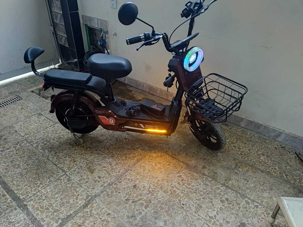 دراجه شحن للبيع ستعمال قليل ٣ ايام على وضع شركه ماخذها ٤٠٠ اريدها ٣٠٠ الف مكاني بغداد لامين ثانيه شارع نواب ضباط ***********
