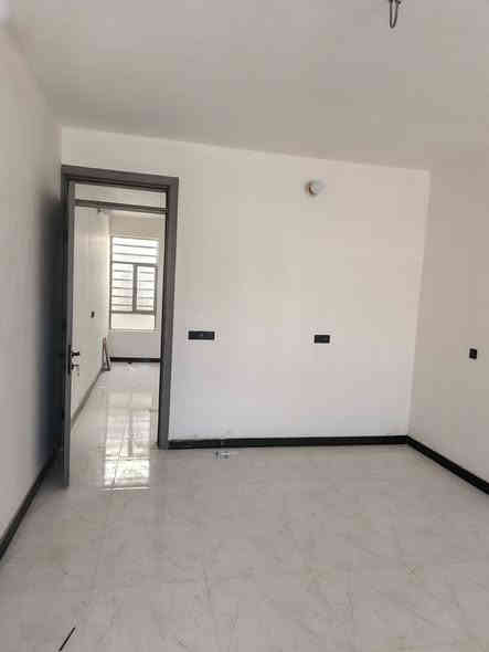 بيت للبيع مساحة 80متر مدخلين بناء فول موصفات 3نوم وصاله ومطبخ وخدمات الشعب شارع عدن خلف جامع الجهاد شارع 20رصيف عريض لاتصال مكتب كليم الله للعقار مقابل مدرسة بلقيس تابعني على صفحه ***********
