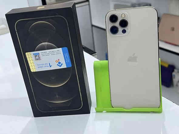 #مستخدم ايفون 12برو شرق اوصط 
السعر 350 الف فقط قفل
ذاكره 256 
بطاريه 75 بلادي مامفتوح 
كامل ملحقات مع وصل ضمان 
العنوان كربلاء حي العامل سوق الاخير مجمع العرداوي 
***********

***********
