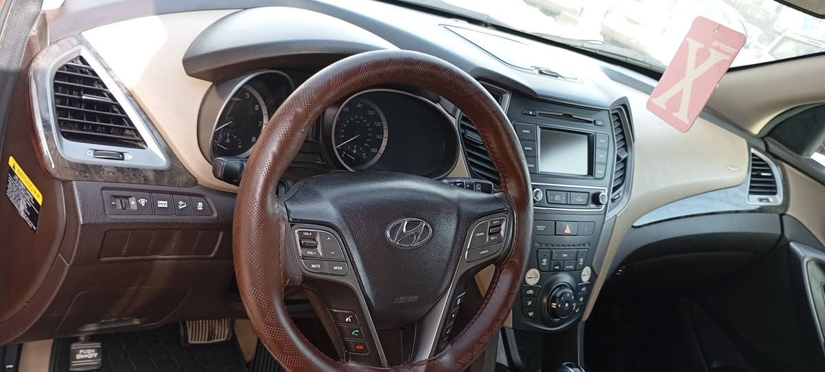 للبيع سنتافي 2017 وارد امريكي تبديل بنيد فقط بدون دواخل والباقي كفاله عامه جاهزه تخم تاير حداديه تبريد محرك 2400 مع الكير كفاله ماشيه 75.  الف فقط سيارة جديده لون برتقالي السعر 158. وبي مجال بسيط العنوان ناصريه مركز للاتصال ***********
