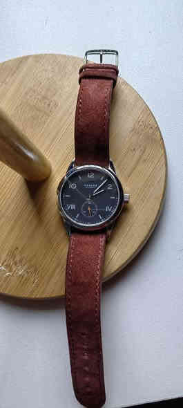 السلام عليكم ساعات اوتوماتيك جديد ومستخدم للبيع باسعار مناسبة كلمن وسعره التواصل خاص او على الرقم *********** يوجد توصيل .
