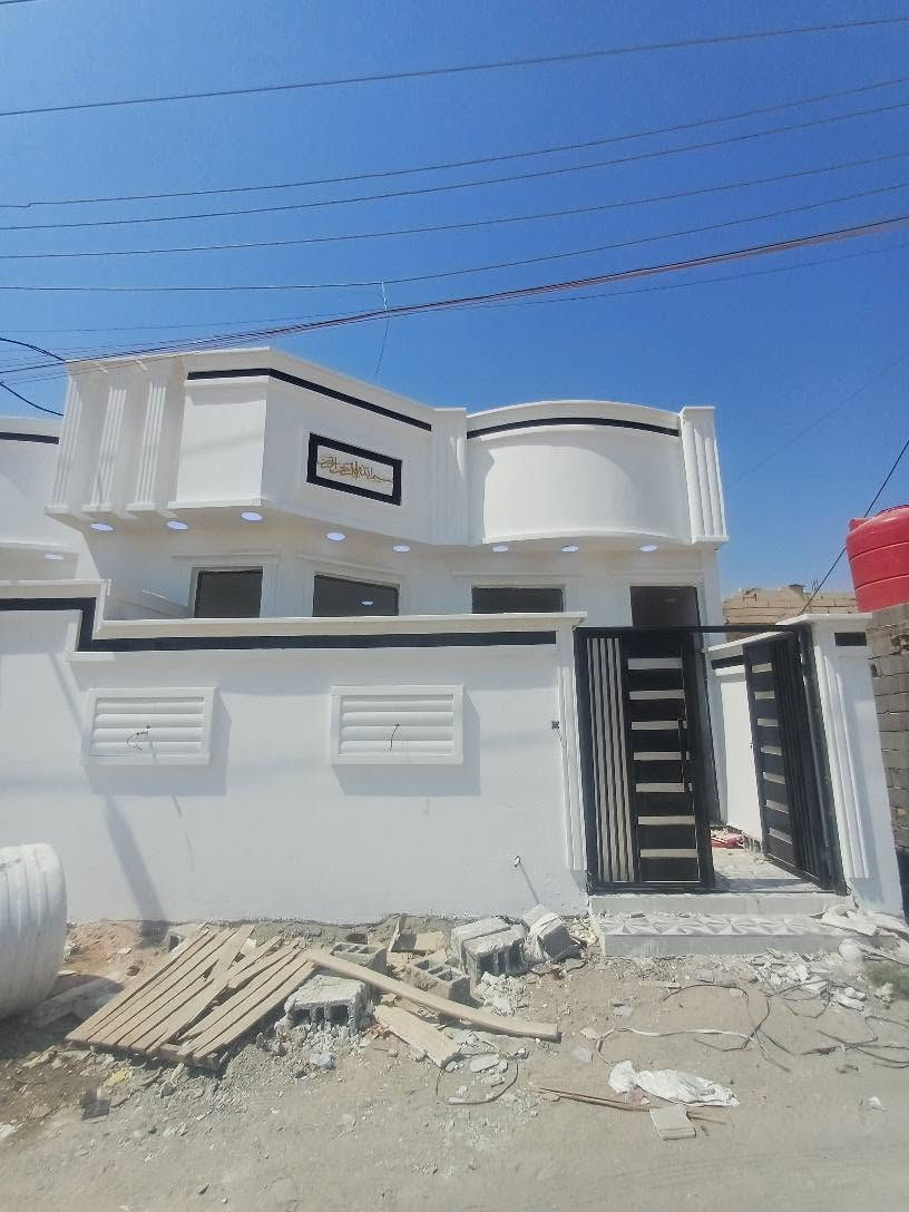 دارين سكن للبيع مساحة كل بيت ١٢٥متر غرفتين وصاله ومطبخ وصحيات ديوانيه موزع شارع تبليط ٩متر البصره ابوالخصيب حمدان قرب البريد حمدان طابو باسم عراقي ***********# سعر الواحد ٦٨ ابو الخصيب, البصرة
