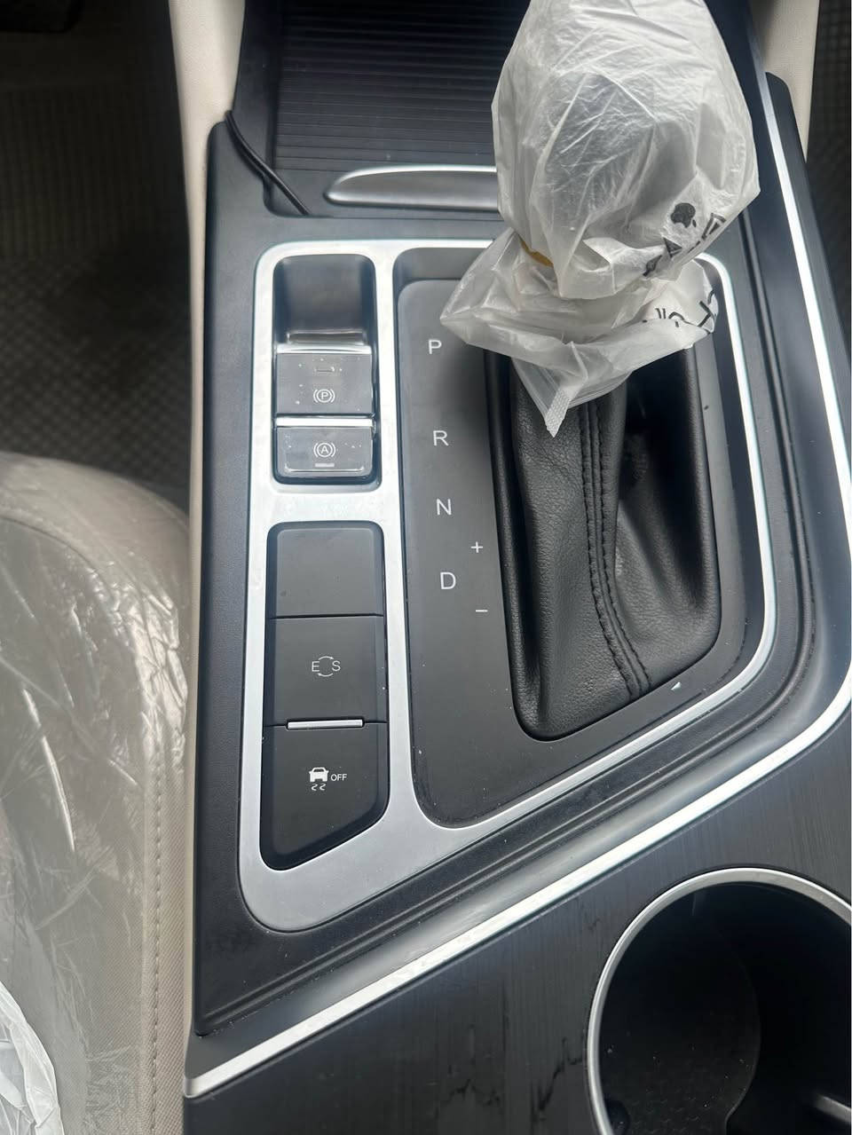 چێری ئەریزۆ ٥ مۆدێل ٢٠٢٥ تەنها ٢٢ هەزور ڕۆشتوە سفری شەریکە و ٦ ساڵ زەمانی شەریکەی هەیە بێ بۆیاخ بێ سارد بێ شوخت لۆک لۆکە شاشەو کامێرا و لایتی زینۆن و لیدی داشبۆردی بۆ دانراوە برێک بەسمە و ئۆتۆ هۆلد و ترکشن و تەحدید سورعە و تەحەکوماتی سەر سوکان و ئاوێنو کارەبا بەشەرتی غرامە و تەحویل  و هەموو شتێکی سەیارەکە نرخی ١٠١ گەڵا لە
سلێمانیم ژمارەی مۆبایل *********** السليمانية, العراق
