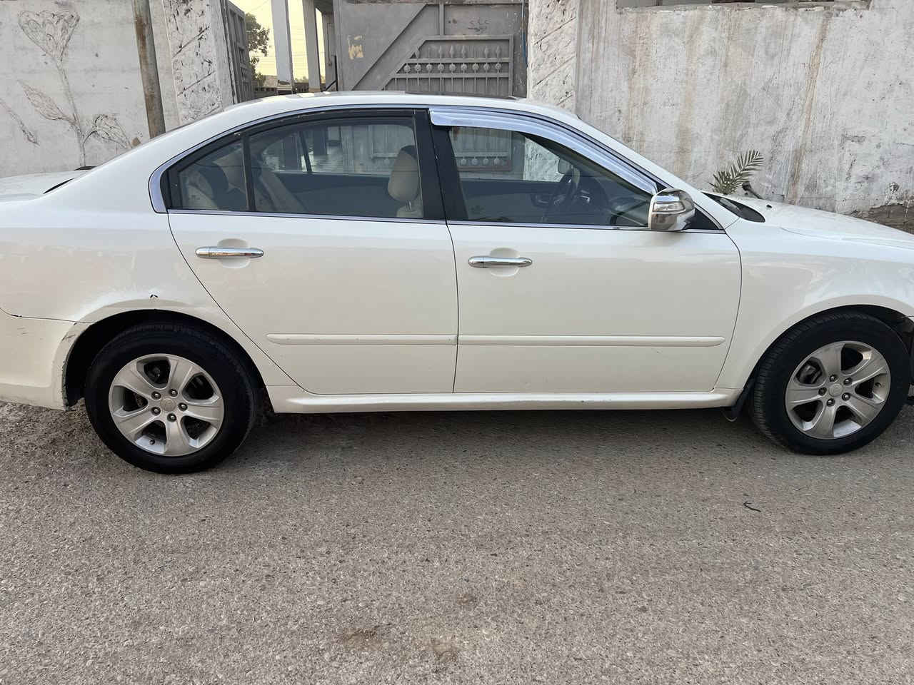 ٢٠١٠ فول  السونار واضح كدامكم مكينه٢٤٠٠
السعر ١١٨ وبيها مجال 
***********
