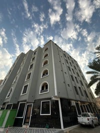 عمارة سكنية حديثة البناء، تقع في منطقة حيوية ومميزة. تتميز بتصميم عصري...