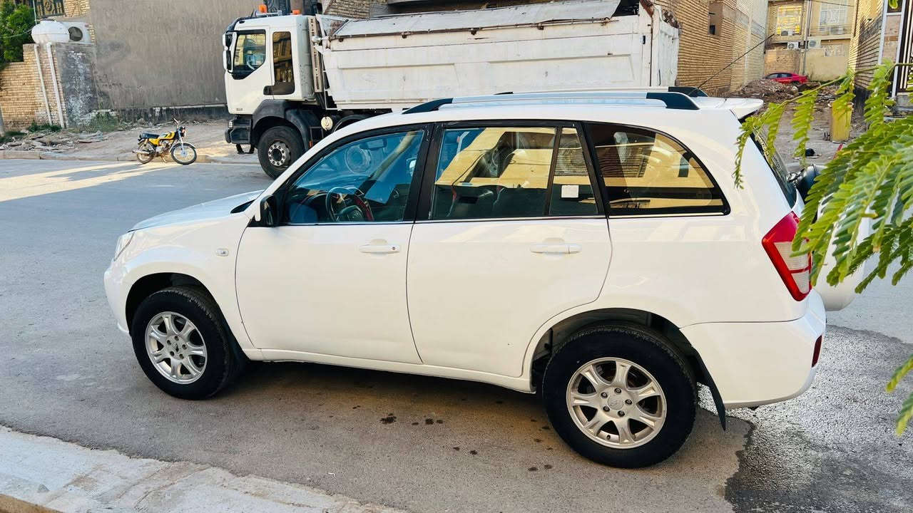 رمضان كريم …❤️
سياره للبيع
نوع .. شيري تيكو 
موديل ٢٠١٤ 
 حره
رقم دولي 
سنويه وهزه ولوحات دولي مجدده الى ٢٠٢٩ 
.
بيها جاملغ وبنيد فقط والبقيه مكفوله السياره حلوه ونصبتها حلوه وكاعده سعرها  مناسب جدا 
مكينه ٢٠٠٠ 
كير اوتوماتيك (ميكانيكي) 
كشنات جلد 
تبريد ثلج 
تخم تاير 
صدرها جيد 
الكهربائيات كله جاهزه 
وسعرها ٥٨ وبيها مجال بسيط 
كوت.. مركز المدينه 
 ***********
