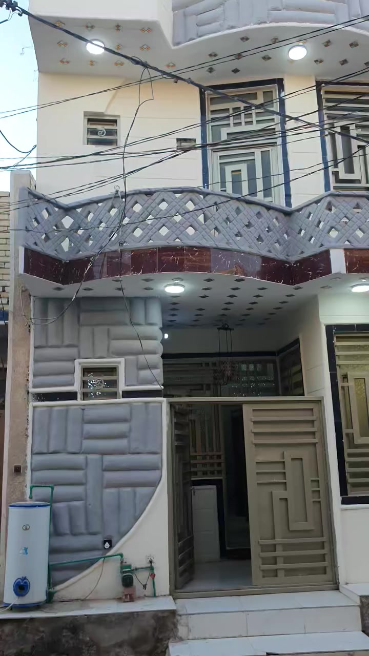 للبـــــــيع دار ١٠٠م طابقين بناء حديث عنوان كربلاء شارع ابو طالب الاستفسار ***********
