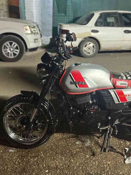 السلام عليكم ورحمة الله وبركاته 👑
دراجة دايوان لايتي 2021 أقوة ألموديلات بلايتي 
دراجة نضيفة لوحات وسنوية ب اسمي صلاح الدين  رقم مميز انكليزي  (2085) لون رصاصي أصل دراجة تجي تشوفها انطيك بيها شرط من كلشي مكينة شاصي حادث مكاني بتكريت خاص مفتوح واتس أتصال بس رمش السعر 2350 ألف قابل للتفاوض ***********
