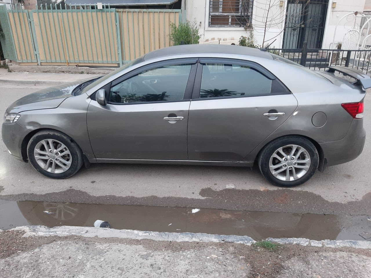 السلام عليكم سيراتو موديل 2011 للبيع  سياره رقم اربيل السونار بلمنشور محرك 1600 السعر 98 بي مجال قليل
للاستفسار ***********
