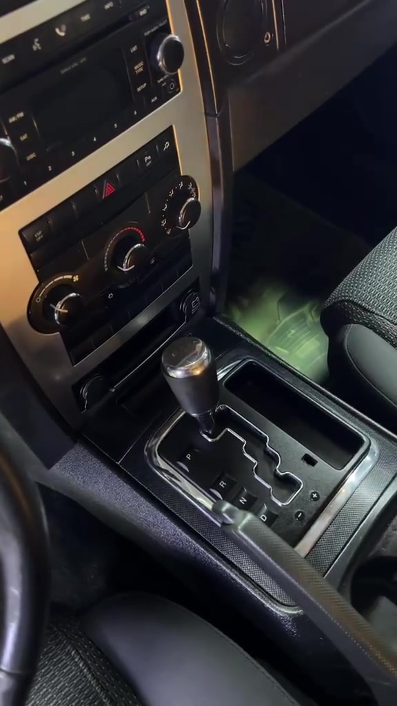 جيب كوماندر موديل 2008 للبيع
السياره نضيفه كامله ما ناقصها اي شي 
محرك v6 3700
الكير والمحرك مكفول 
كلين فقط جاملغ اليمنه مصلح 
العنوان بغداد العامريه 
السعر 95 
***********
