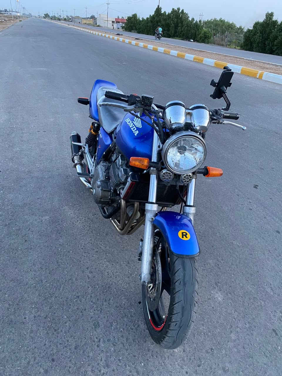 السلام عليكم CB400للبيع كفاله     ***********
