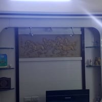 ميز كبير للبيع السعر 300 الف الاتصال على الرقم 07901925995