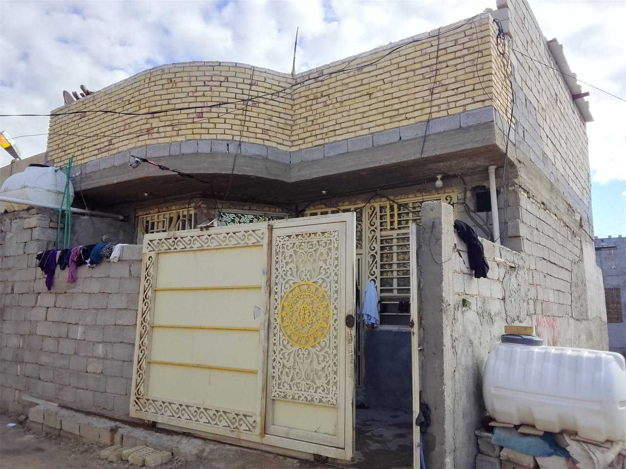 السلام عليكم بيت لبيع مكان كربلاء لسواده
مساحه 100 متر مربعه 
***********
