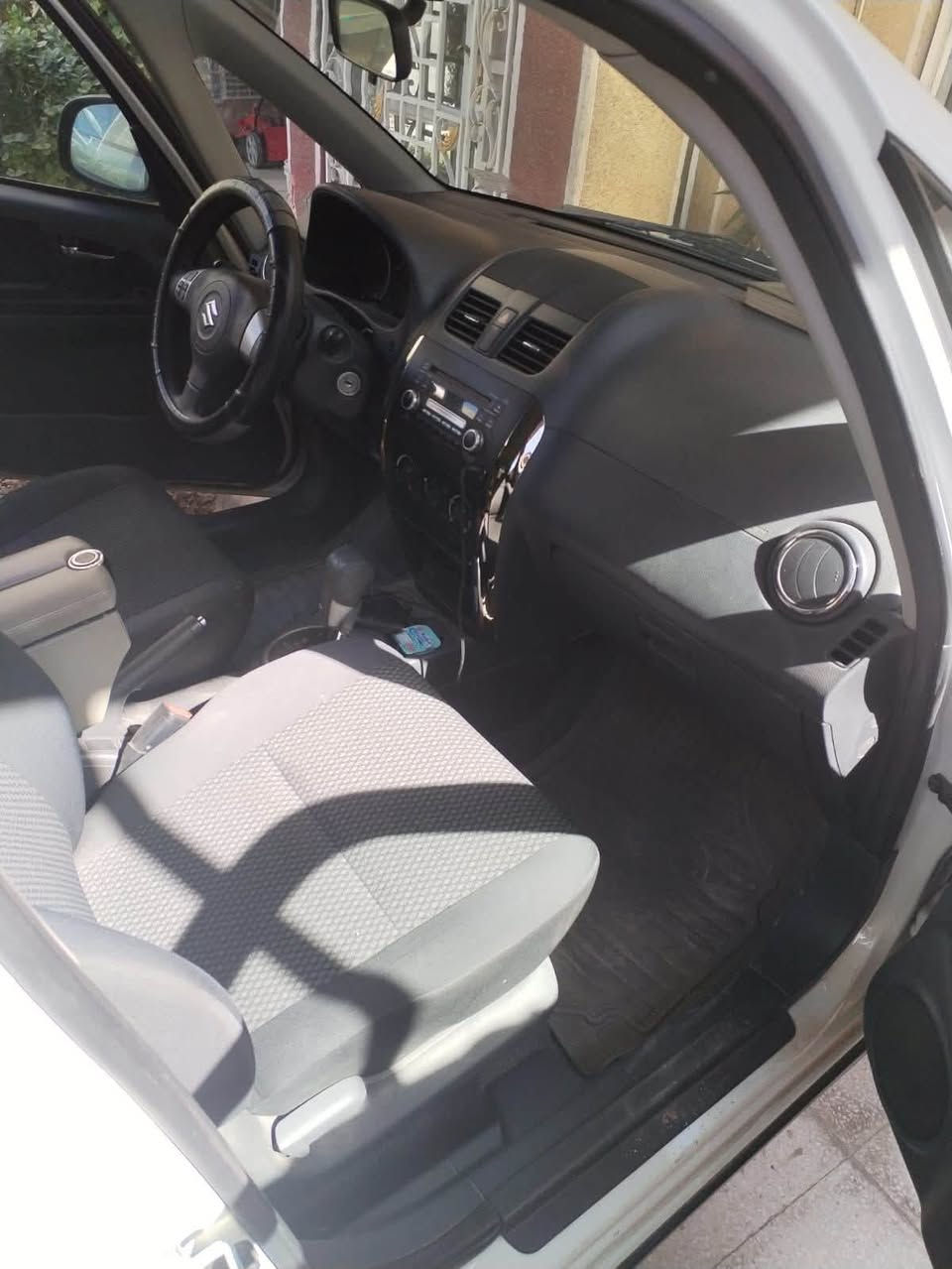 سوزوكي sx4 2014
محرك ١٦٠٠

ماشيه ٨٤الف

ما بيها أي شي مبدل نضافتها عاليه
***********
٩٥ ورقة وبيها مجال شوية
