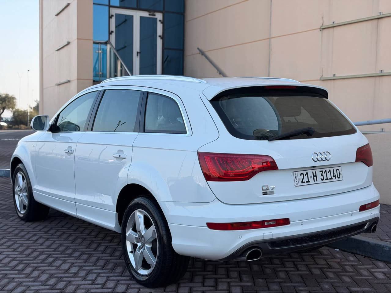 Audi  Q7 S-line Quattro 2013

ارحض سعر بلاش  ١٢٩  ورقه مجال بسيط

سيارة ٧ راكب

مواصفات خليجي  وكالة اربيل٣ بصمه بيلادي موجوده

موديل ٢٠١٣   

محرك سته سلندر V6 3.0L سوبر چارچ محرك بنزين

گير و محرك بشرط كفاله 

-----------------------------------------
مواصفات 
 پانوراما امامي و خلفي  
صندوق شفط 
 بردات جانبية و خلفية
 تحكم ماوس 
    داخل  جلد اصفر
كشنات كهربا
كشنات خزن
تبريد مركزي  
سيدي بوكس  
تبريد مركزي 
حساس خلفي و امامي 
- لايت ليد  
ستيرن تحكم
  تحديد سورعه  
 و بعد هرايا مواصفات
-------------------------------------------
  تخم تاير و  ويل جديد
 صدر ٪؜١٠٠
گیر  ومحرک بشرط ٪؜١٠٠
 سيارة مسيرفسة كاملة ما يحتاج اي مصرف

-----------------------------------
سياره واحد شبر اقل صبغ راس تايرخلفي او شبر بارد راس بك لايت خلفي باقي مابي شي 
     
سيارة احلي بالواقع و مابي اي مصاريف الحمدالله 
-----------------------------------

سعر مطلوب  ١٢٩ ورقة و مجال 

مكان سيارة سليمانية 

***********
***********
*****************************************************
Audi Q7 -S lin Quattro  2013
فول فول موسفات
٣ ريز كوشن
هه ر٣ به صمه ى شه ريكه ى ماوه
٦ بستون سوبر
بانوراما ده بل بانوراما
سنوق شفط
ده رگا كانى به رده يه دواوه
ماوص
كوشن جلد ناو زه رد
كوشن كاره باوخزن
ته بريد مه ركه زى
سيدى بوكس
حاسه بيش و دوا
لايد بك لايت ليد
سوكان فوليوم و تحديد سرعه
مواسفاتى اودي معرو فه...............
گيرومه كينه و ته بريد ساردى و گه رمى به شه رت بى نوقسانيه الحمدلله 
سه نه وى ره قه مى تازه يه به ناوى خومه ته حويل به شه رت
سه ياره كه يه ك به له ى بجوك بوياغى هه يه له كه ل به له يه ك ساردا باقيات به شه رت

سعر مناسب ١٢٩ كه ميك مجال

***********
*********** السليمانية, العراق
