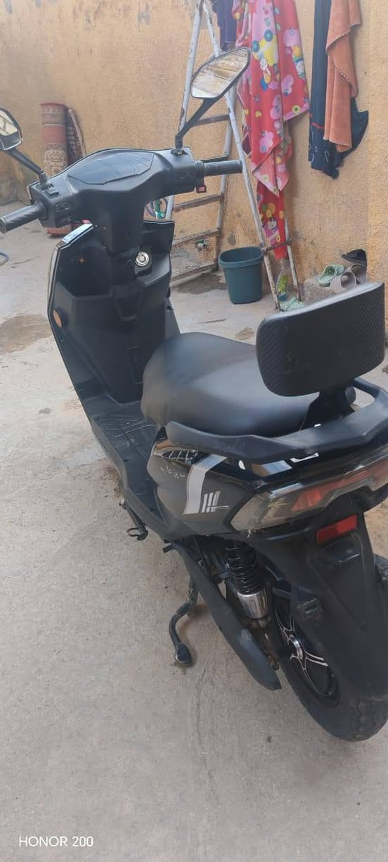 دراجه شحن للبيع سعره 700 وبيه مجال مكان بغداد حي السفير ***********
