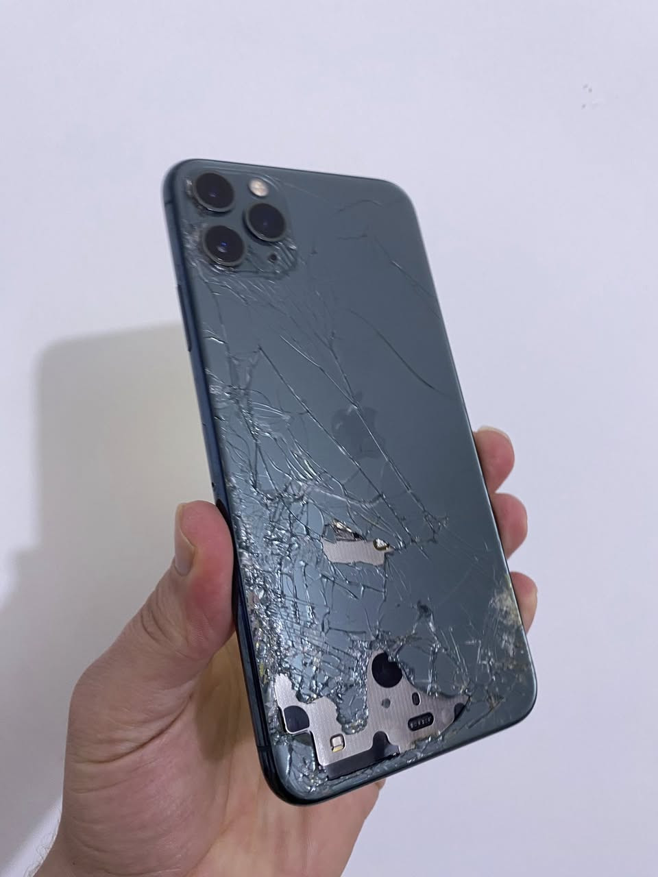 ‏iPhone 11 Pro Max بدل شاشة ذاكرة 256 بطارية 60 السعر 135 اتصال *********** خلاص مغلق
