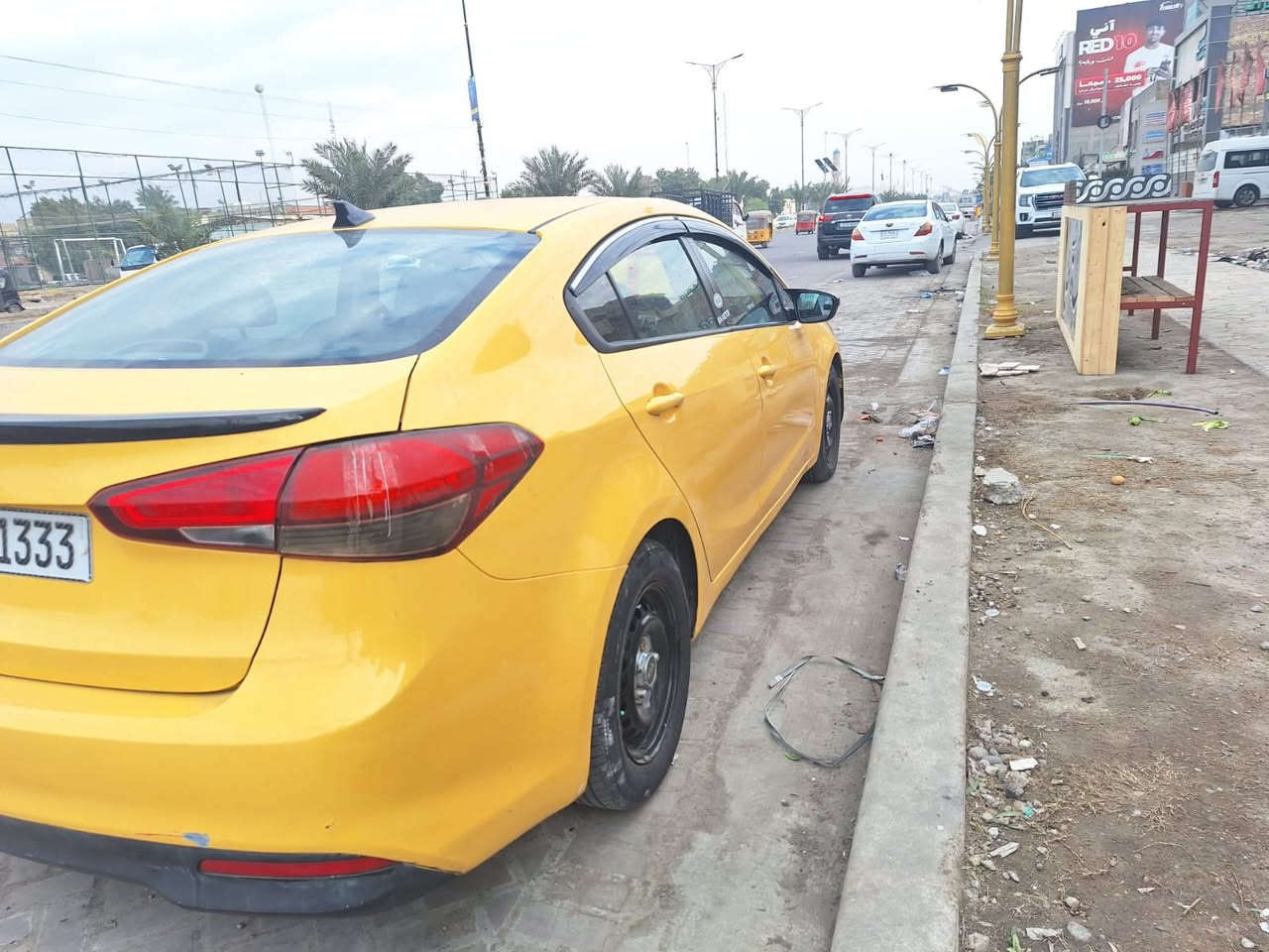 السلام عليكم                                                                             

كيا فورتي 2018 للبيع 

السيارة وارد أمريكي بيها الباب الورا السايق مبدل وصور الحادث موجودة بالمنشور  
 
محرك وگير مكفولات وتخم تاير وصدر  جديدات 
رقم بغداد تحويل ثاني يوم

وعليهة منظومة زنون ناصي عالي  وشاشة اندرويد سيارة كاملة مكملة مابيهة اي نواقص ومواصفات الفورتي المعروفة نظام قيادة سبورت وتحكمات ستيرن وشاشة اعطال وغيرها 

سعر السيارة : 115 وبيها مجال للشراي 

رقم صاحب السيارة : ***********
