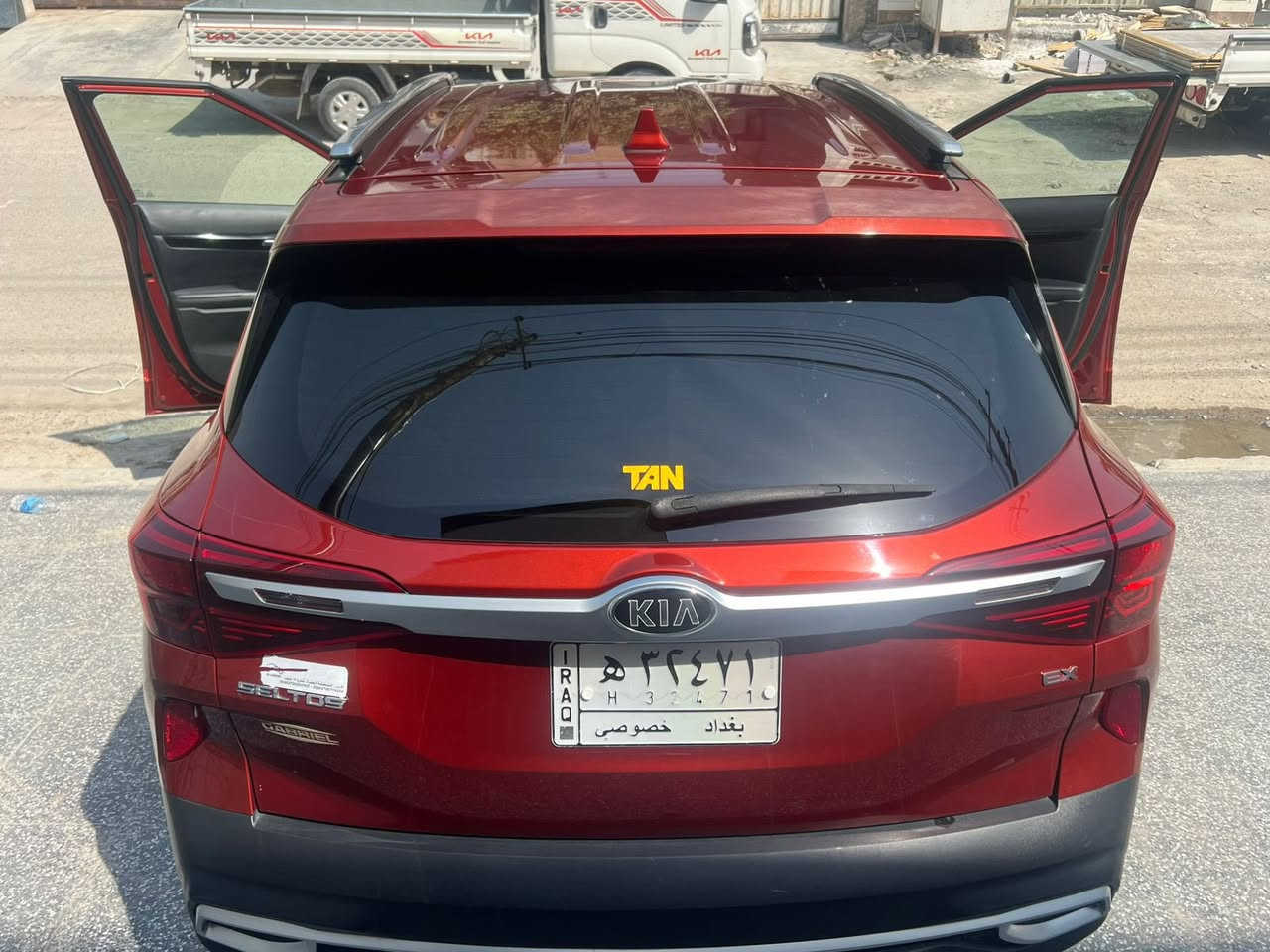 سلام عليكم كيا سيلتوس موديل 2021 وارد امريكي حادثة دعامية امامية فقط لا صبغ ولا تبديل كفاله عامة السياره من كير او مكية من تبريد فول مواصفات اعلى فنة بالسيلتوس تشغيل عن بعد حساسات امامية وخلفية كاميره توقف ذاتي كلش اهواي بيها مواصفات فتحة بالسقف رقم بغداد بسمي شخصياً السيارة لونة مميز مكان السيارة بغداد المنصور السعر 160                          ***********
