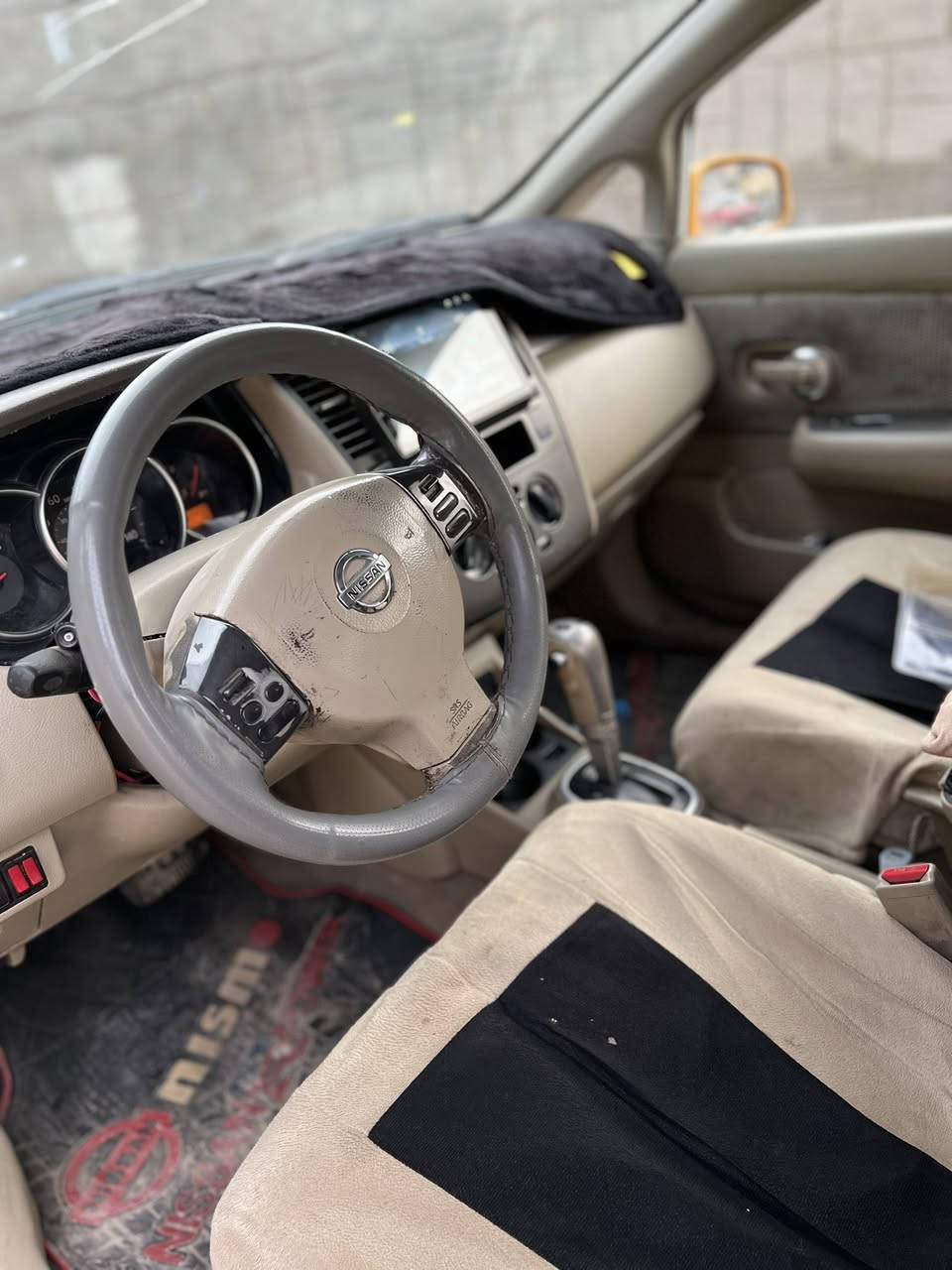 سلام عليكم 
نيسان فيرسا 2008 ياباني 
رقم بغداد أنكليزي جديد 

تايرات باتري عبوه فيتبم جديد
حادث جاملغ خلفي فقط 

السياره بيها عطل بصيط تفقد الدوسه البانزين 

سعر سعر 53 وبيها مجال بصيط 

*********** مكانها ديالى بعقوبه
