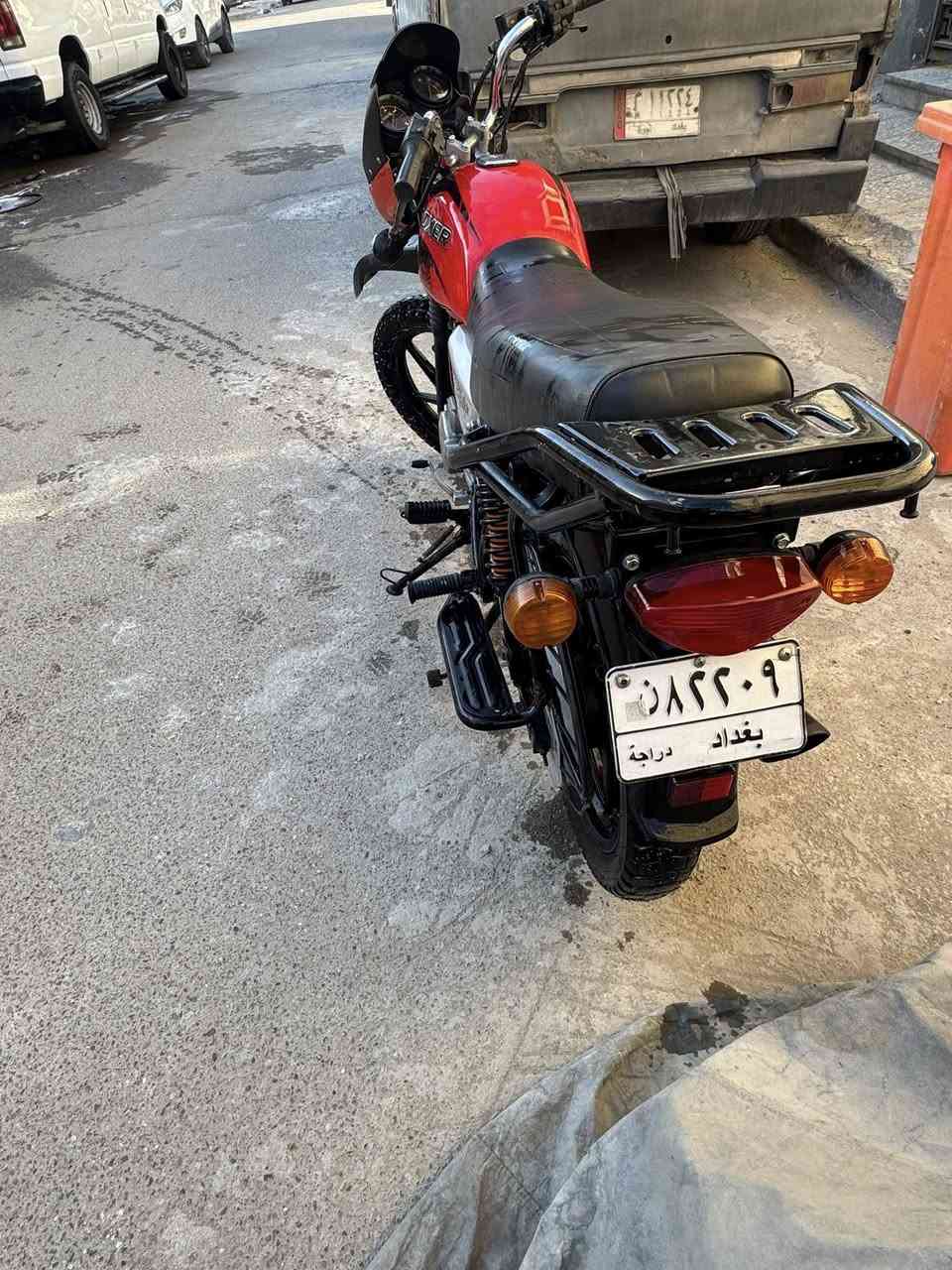 السلام عليكم بوكسر 23 للبيع مكينه قفاز 250 5 كير الدراجه جاهزه كلشي متصرف عليها الدراجه صار بيها كص بشاصي لين محرك جبير يعني مشتغلها شغل مال جناي السعر مليون 900  وتحويل ثاني يوم الستفسار ***********
