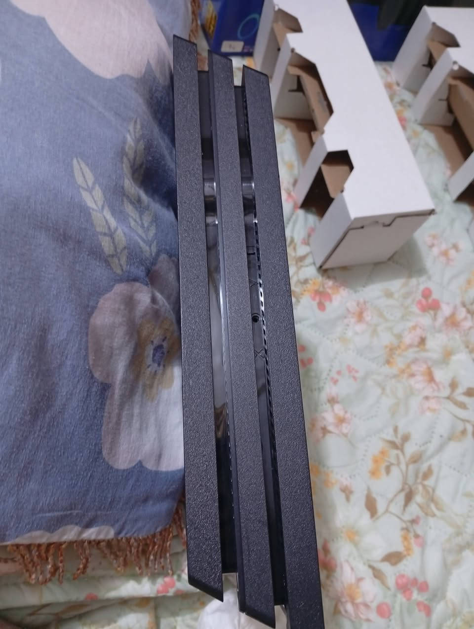 بلايستيشن برو 4K وان تيرا اون لاين  مع حساب بيه ريد دد 2 +جوستك 2 جهاز باله اوربي نظيف مامفتوح استخدام قليل قفله300 الف دينار مايطيح من سعره بدون مداهر اخوان مكاني بصرة 5ميل واتساب ***********
