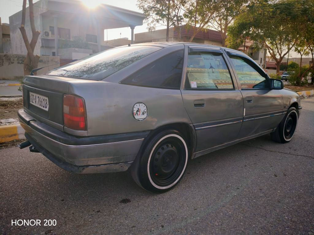 سلام عليكم ورحمة الله وبركاته للبيع اوبل فكترا موديل 1991 رقم أربيل سنويه لحد 2030 شرط تحويل وغرامات بطاقة بانزين بيها محرك 18 كير عادي مواصفات سلايت قفل مركزي باور كهربائيات كلها شغال سيارة مابي مصرف دواخل حلوه سعرها 38 بيها مجال بسيط رقم هاتف *********** كركوك, العراق
