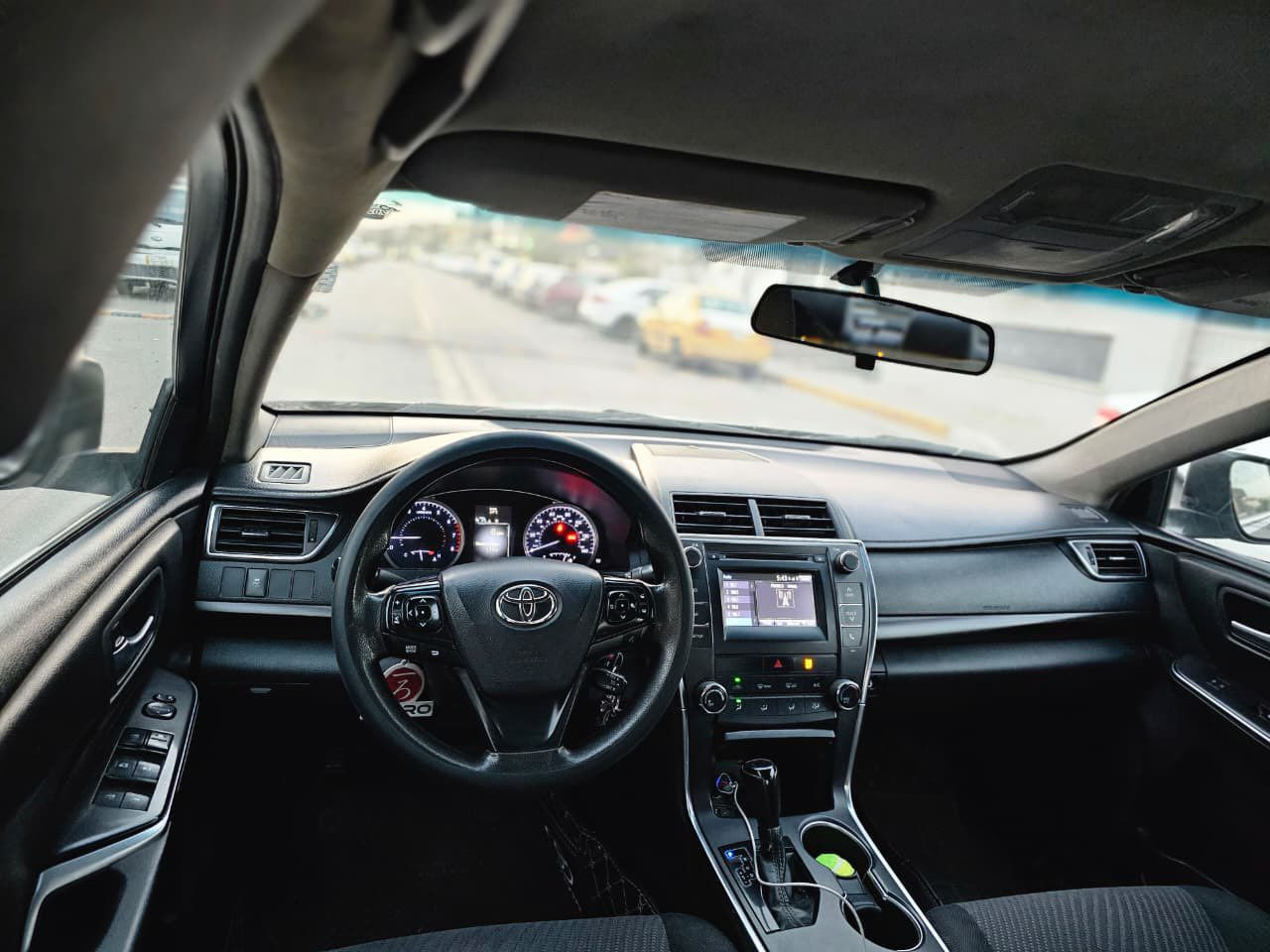 السلام عليكم
للبيع كامري موديل 2017 LE سلفر وارد امريكي حادثها جانبي وناشر صور الحادث رقم اربيل الجديد تحويل او وكالة ماشيه 126 الف مكينة 2500  
كير ومكينة مكفولات

موصفات :- 

كشن كهرباء 
شاشة لمس 
كامرة خلفيه 
شاشة عطلات 
لايت زنون

مكان السياره زيونة

السعر 143 بيها مجال 

***********
