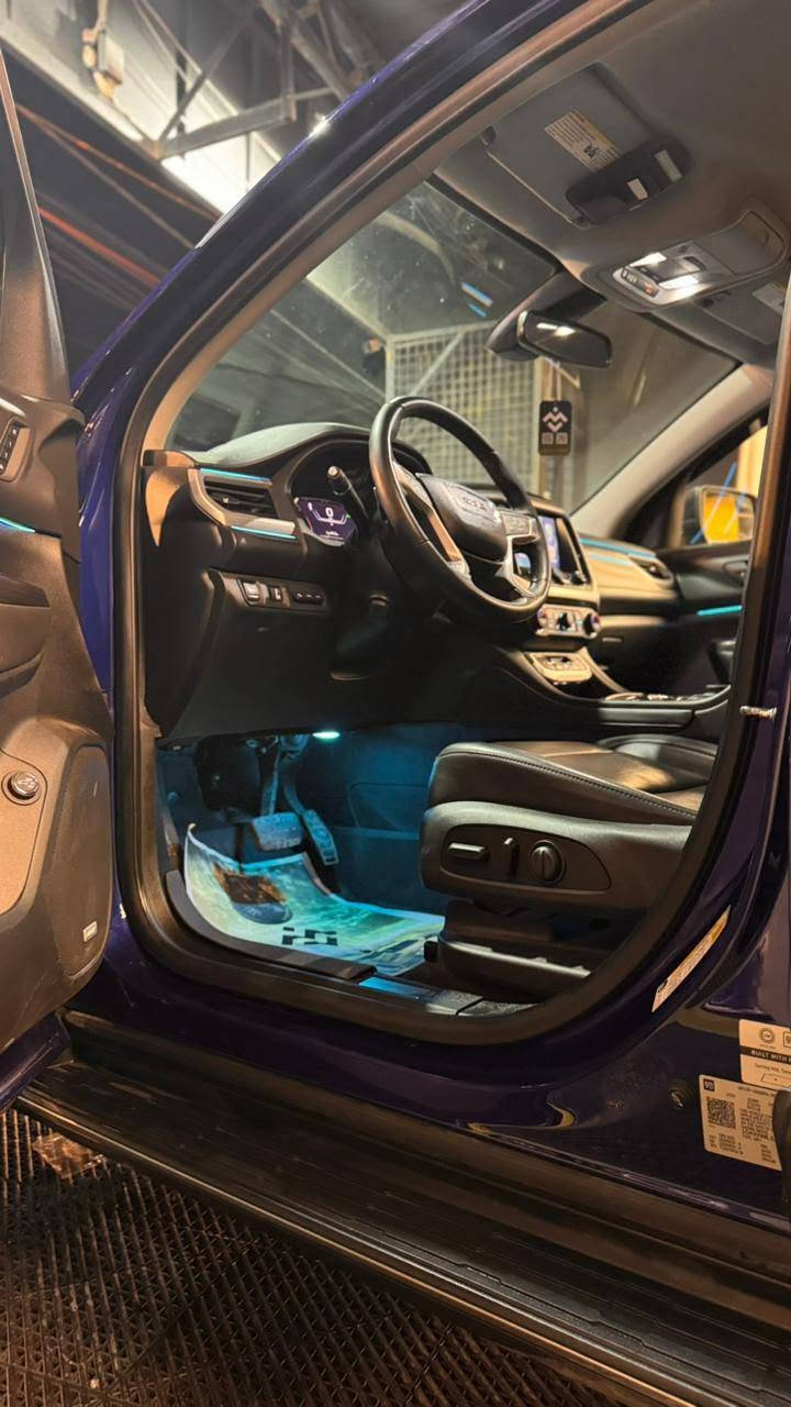 جي ام سي اكاديا 2023 محرك 6 سلندر 
GMC ACADIA 2023  V6 
فئة SLT بلاك ادشن 
حادث السيارة امامي جهة يمنى 
مبدل بيهة بنيد 

مواصفاتهة : 
نظام اقتصادي تشتغل 6 سلندر و 4 سلندر 
اربع كامرات 360 درجة 
سستم صوت Bose 
تدفئة و تبريد بالكشنات الامامية 
تدفئة بالستيرن 
تدفئة بالكشنات الخلفية 
الكشنات الامامي كهرباء 
خزن وضعية السايق 
ستيرن يصعد وينزل و يتقدم كهرباء 
دشبول شاشة مو عداد 
بروجكتر بالجامة الامامية 
ابل كار بلي و اندرويد اوتو واير لس 
صندوك كهرباء و توجد علامة gmc فتح بالقدم 
تشغيل عن بعد 
نقطة عمياء 
تحديد مسار 
توقف امامي ذاتي
مري شفط
مري السايق تعتيم ذاتي 
مراية الوسطية تعتيم ذاتي
ويل 20 لون اسود بلادي  
زارعلهة انارة محيطية بالداخل 
وزارع عدسات بدال البروجكتر الجوة 

السيارة بيهة اضافات من شركة GMC اصليات كلهن  1: ارضيات سعرهن 400$
2: دوسات صعود سعرهن 1000$
3: وبيهة رمز دخول بالباب سعرة من الشركة 200$
4: و روف راك ( سيبايات )  سعرهن 350$ 

رقم الشاصي 1GKKNMLSXPZ238897

السيارة رقم اربيل و ب اسمي 
ابيع فقط تحويل و ما اراوس 

رقمي *********** 
مكاني بغداد - حي الجامعة
