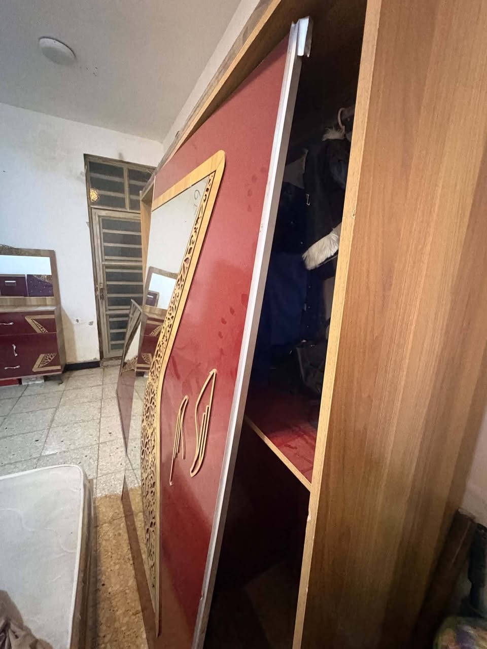 غرفه نوم يحتاج لها ترتيبات 
مع الدوشك ب250
بغداد الزعفرانيه


**إذا كنت صاحب هذا الإعلان وتريد حذفه لأي سبب، رجاءا أرسل رسالة إلى الدعم الفني**