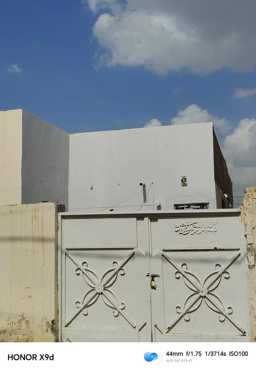 #اعلان
🏠دارللبيع ..... 

⭕العنوان:التقيه الثالثه مقابيل ساحه التوديع قرب الملعب الخماسي ..... 

⭕موقع مميز _
____
🌿زراعي سند25
🌿 معامله التطويب كامله 
🌿طابق واحد
♦️المساحة :200م
----------------
تفاصيل الدار 🏠

🌿غرف نوم عدد2💯
🌿صالة 
🌿مطبخ 
🌿استقبال 
🌿مجمع صحي
للأستفسار ألاتصال 
***********
. 
***********
