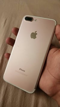 ايفون 7 plus ذاكرة 32 شغال مابي اشكال  فقطططططط  الشاشة بيها ملاحضات ....