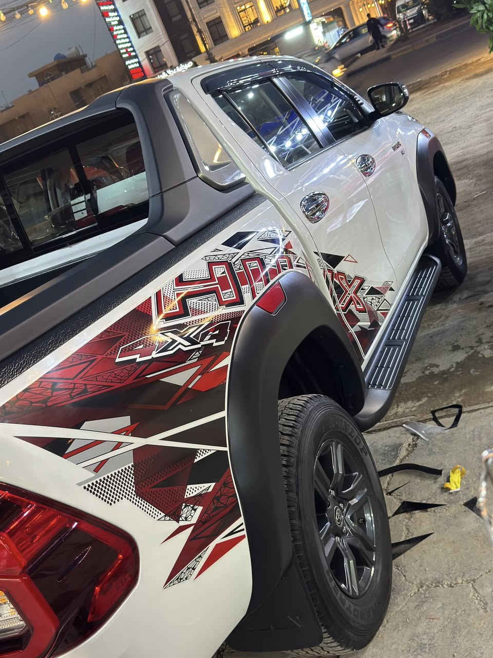 السلام عليكم بيكم هايلوكس

السياره جديده بمعنه الكلمه فول مواصفات ساز معروف مواصفات بيهه بارد فقط بل باب مال البدي كد شبر وفوك البك لايت تكحيله 4اصابع كارت مثل ما موضح بل صوره والباقي كفاله عامه من كلشي برغي مابيهه نقص 

شرط تخم تاير دلوب شركه جديد اسبيرهه منازل 

⭕ موديل ➖2023

⭕النوع ➖ تويوتا هايلوكس 

⭕المكينه ➖ 6 سلندر 

⭕الكير ➖ گير اوتماتيك 

⭕الرقم➖اربيل  تحويل ثاني يوم بسمي 

⭕عداد المسافه ➖  75000Kmوقابله للزياده 

⭕ المواصفات ➖ فول مواصفات كشن تبريد شاحنه وايرليس مري شفط اربع جام اوتو 

.. بنيد جگ .. باب البدي جگ ..درع امامي درع خلفي ثقيل دوسه Grاصليه اضائه LED .. اضائه داخل المكينه في البنيد LED.. عدد الركاب 5 تچاوي رأس  

للاستفسار *********** 📱

السعر المطلوب 

353$وبيهه مجال
