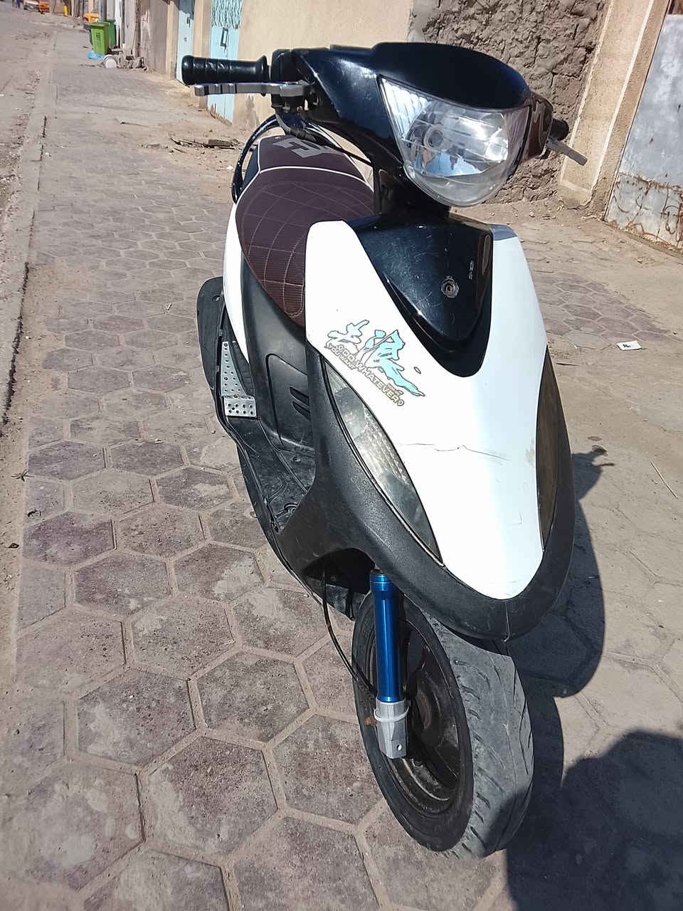 ماكس جاهزه وكلشي شغال سلف شغال وهندر شغال اشاير تشتغل بريك وره شغال والبربك الكدام شغال هم هورن شغال كلوب عالي وناصي شغال اصطب مزود نشره ورماش دبلات  مزودة سعرهه ٦٥٠ وبي مجال قلبل و عمبار بربك مزود و يدات بريك مزودات والمكينه شرط خرسه ماتنسمع شغاله واوكف يمه ماتسمعه المكينة موجوده بصور يمك لاتكلي مفتوحه لولا الي يريد يشتري يجي يفحص ويقتنع ياله ياخذه الدراجة تخبل لاتكلي بعد  شبيه مابيه مكاني موفقية رقميي
***********
