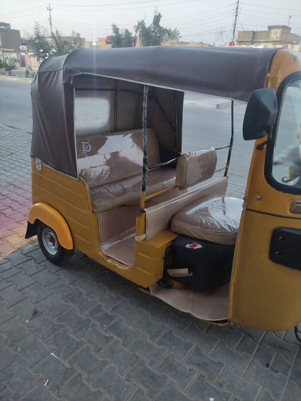 تكتك للبيع موديل 20 اوراق اصولي يم مكتب حسين مكينه توني مجفتها بعده علسحك  بيه لغودة مصبوغات وباقي كفالة تكتك نضيفه وجاهزة من كلشي 

مكاني كربلاء ..***********.   ***********
