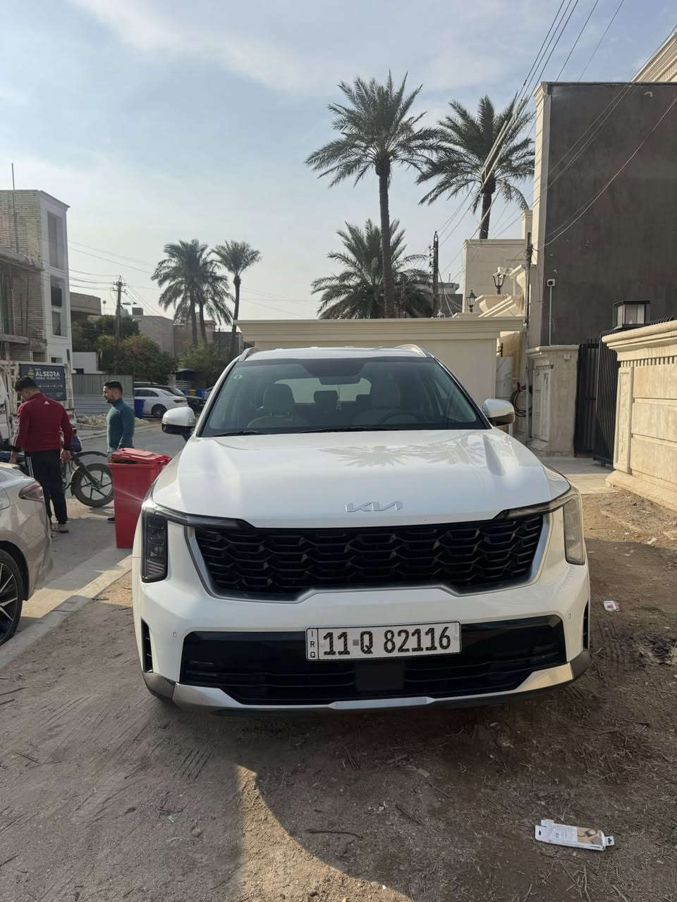 سورنتو 2024   
بدون موصفات 
ماشيه 43 الف 

بيه شخط بل بابين يمين السايق 
مكانه بغداد الداودي 
4 سلندر 
السعر 265 ورقه 
***********
