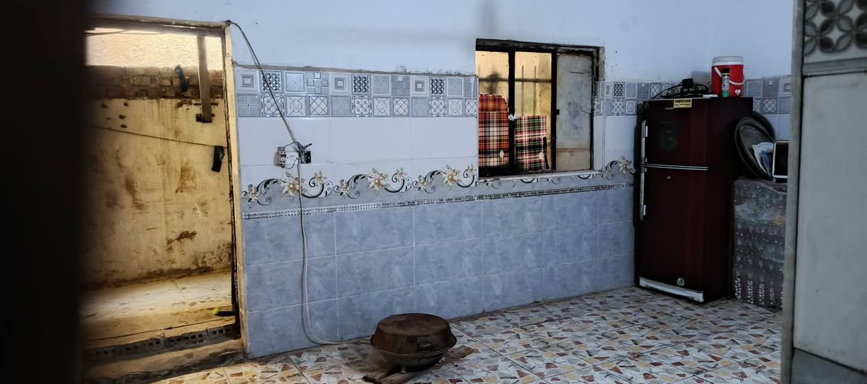 بيت للبيع طابو صرف تحويل بسم المشتري المساحه ٢٠٠م البيت بناء قديم منطقة ال ٢٠٠٠ ثالث فرع عن محطة الوقود قبل المدارس السعر ٧٧ للتواصل ***********
