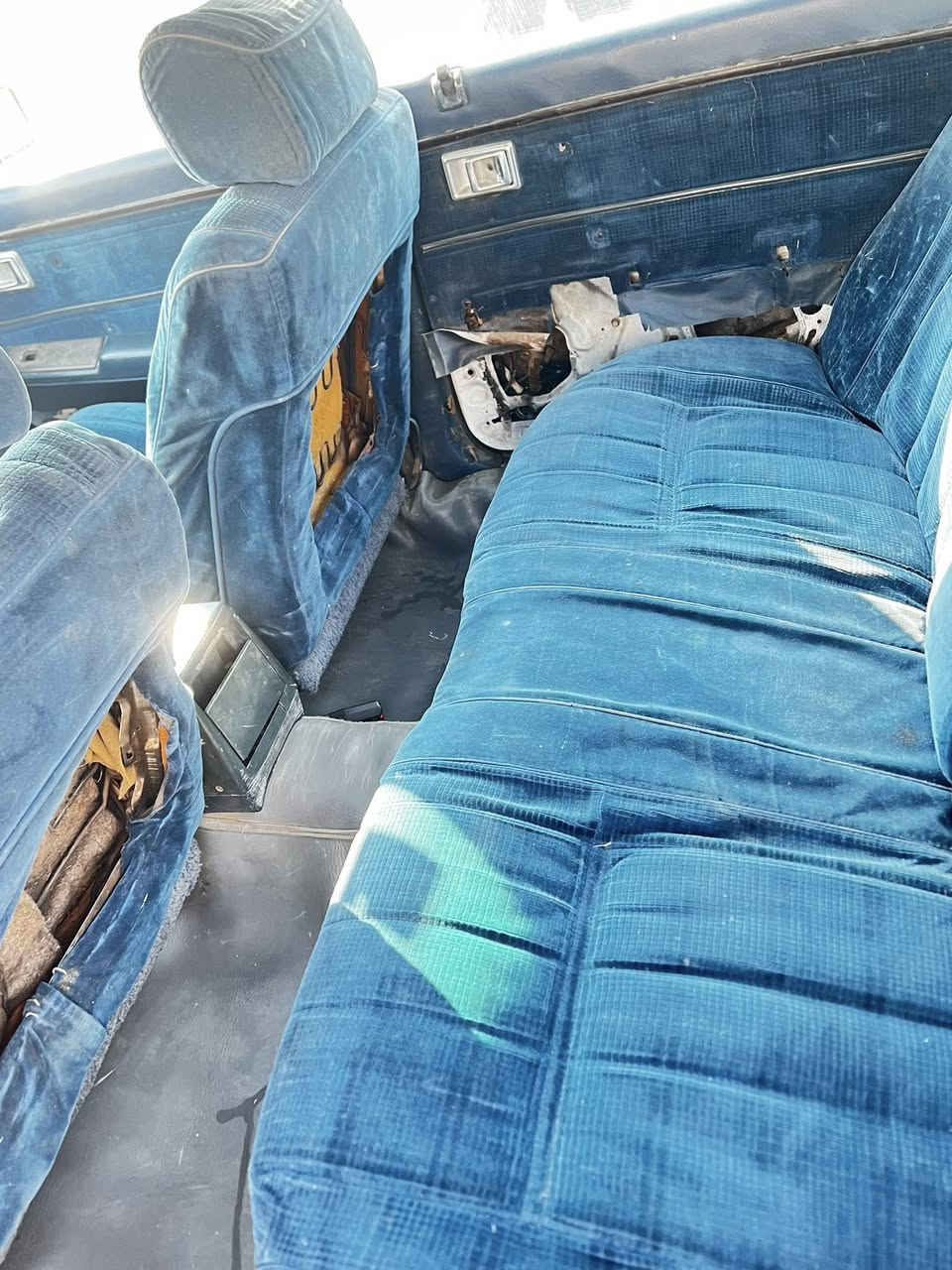 سلام عليكم جمعه مباركه على الجميع 
سوبر كراون للبيع موديل 82 
سياره نضيفه كير ومكينه خير من الله 
محرك ونجي صدر امامي خلفي نضيف 
رقم بغداد إنكليزي 
سنويه الحد نهايه 2030 
مكان السياره بغداد 
السعر 40وبيها محال 
***********
