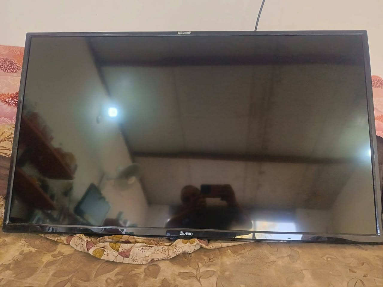 شاشه حجم 50انترنيت
عطل بيه بالشاشه سعره 100الف وبيه مجال
*********** عنوان النجف 
ابيع على وضعيه
