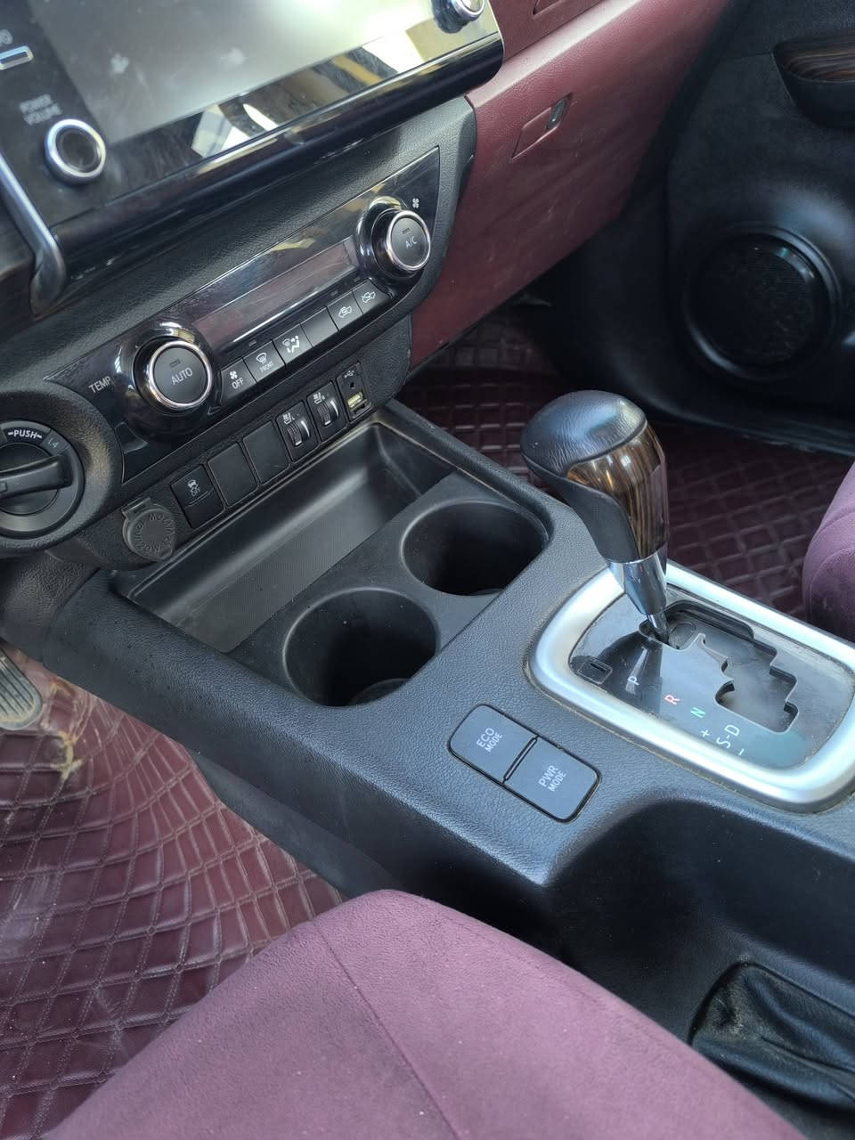 السلام عليكم هايلوكس 21 فول جيهان
شرط كفاله عامه ما بها اي ملاحظه ماشيه 61 

رقم شمالي باسمي 

***********

السعر 310
اربعه سلندر
