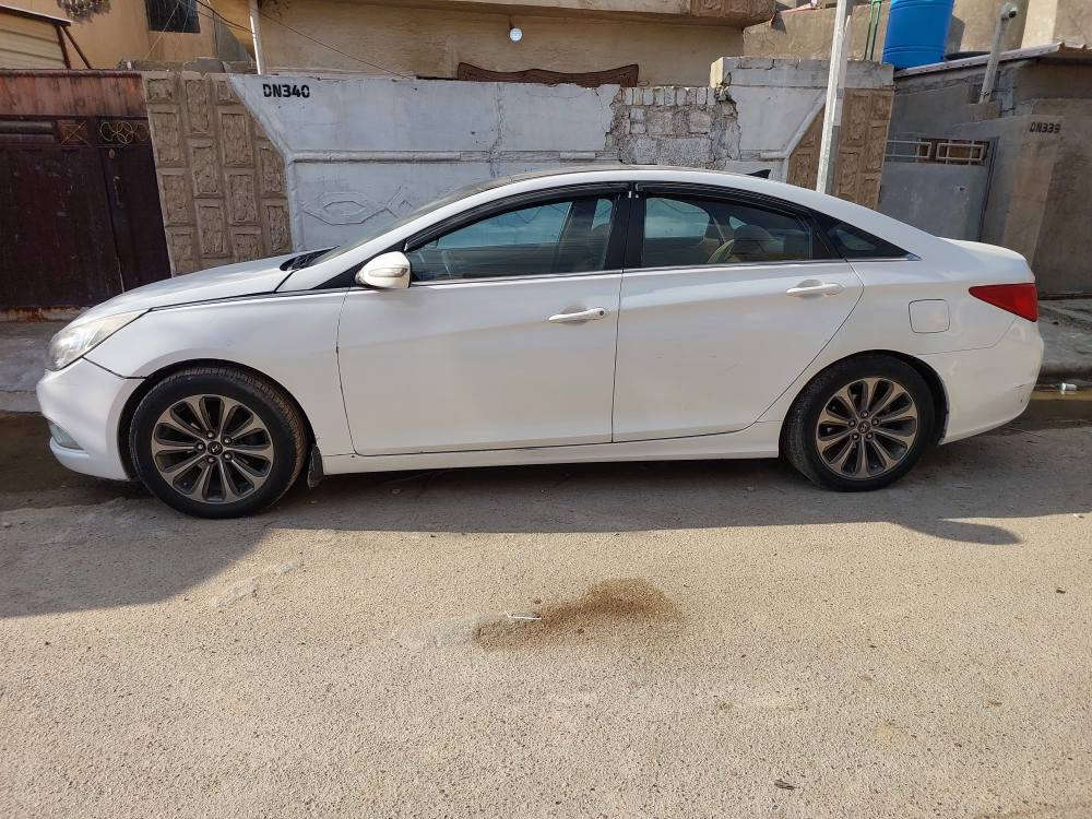 السلام عليكم هونداي سوناتا موديل ٢٠١٣ وارد خليجي محرك ٢٤٠٠ دوش فول مواصفات تدفئة وتبريد قطعتين شاشه كاميرا بنوراما صدر امامي وخلفي ممتاز تخم تاير جديد كهربائيات كلهه تشتغل سياره جاهزه بدون نقص بيها تبديل قماره مكانها بغداد الدوره ابو دشير هاتف *********** سعرها ٨٨ ومجال بسيط بغداد, العراق
