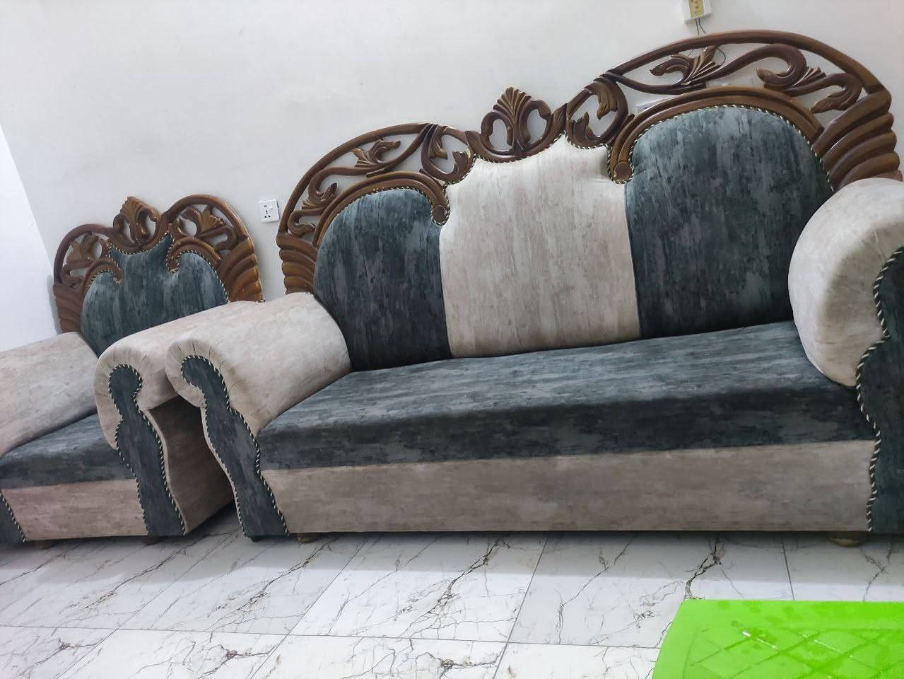 للبيع تخم رئاسي درجه اولى دوشمه جديد درجه اولى يتكون من 10مقاعد
سعر500
للستفسار اتصل على رقم ***********
