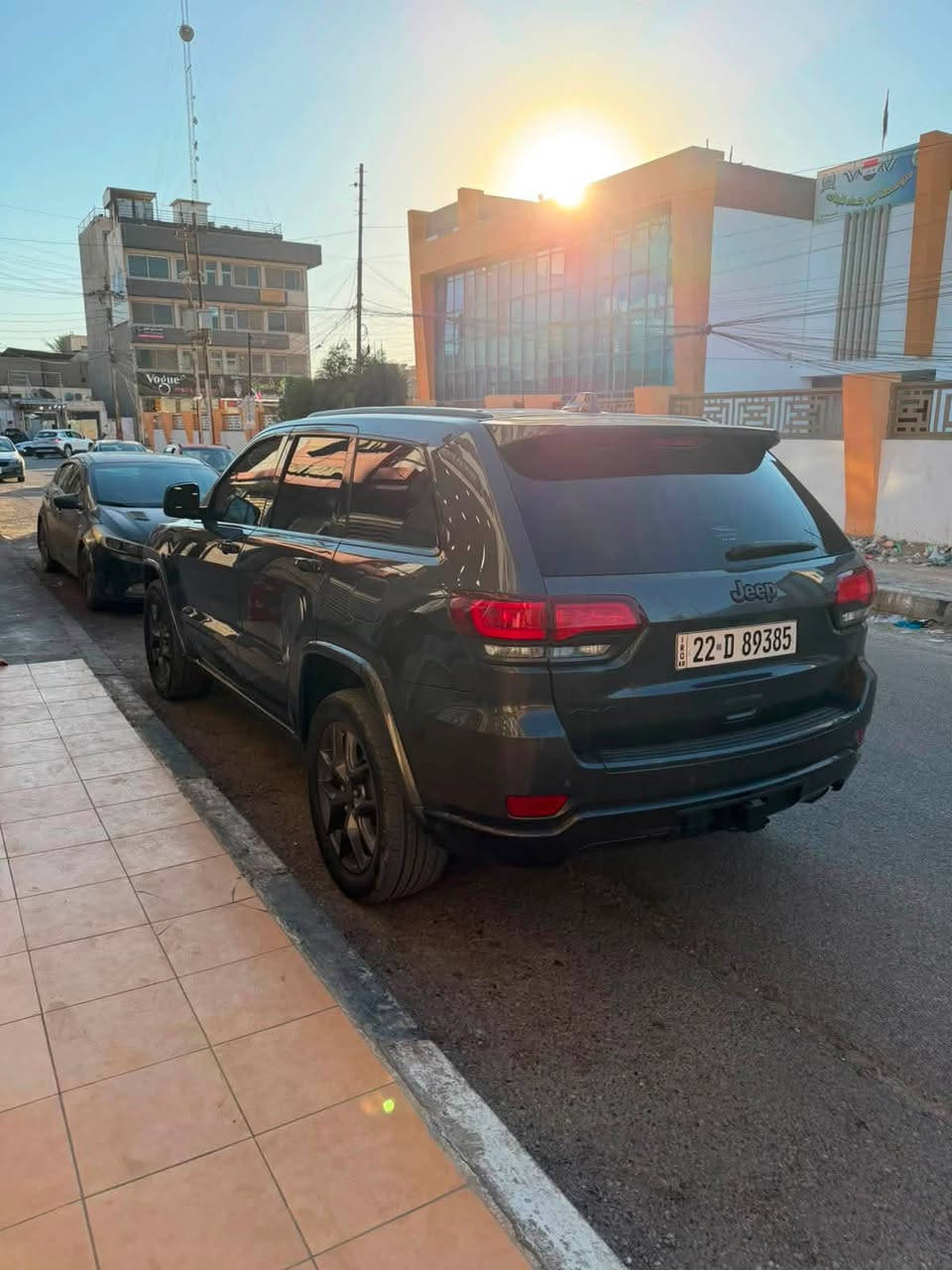 السلام عليكم جيب لاريدو  موديل ٢٠٢٢ حادثها جاملغ امامي وباب السايق مبدل بدون دواخل  السياره بيها كتاب تضليل   رقم اربيل وكافة تفاصيلها موجوده بالصور 
للتواصل ***********
