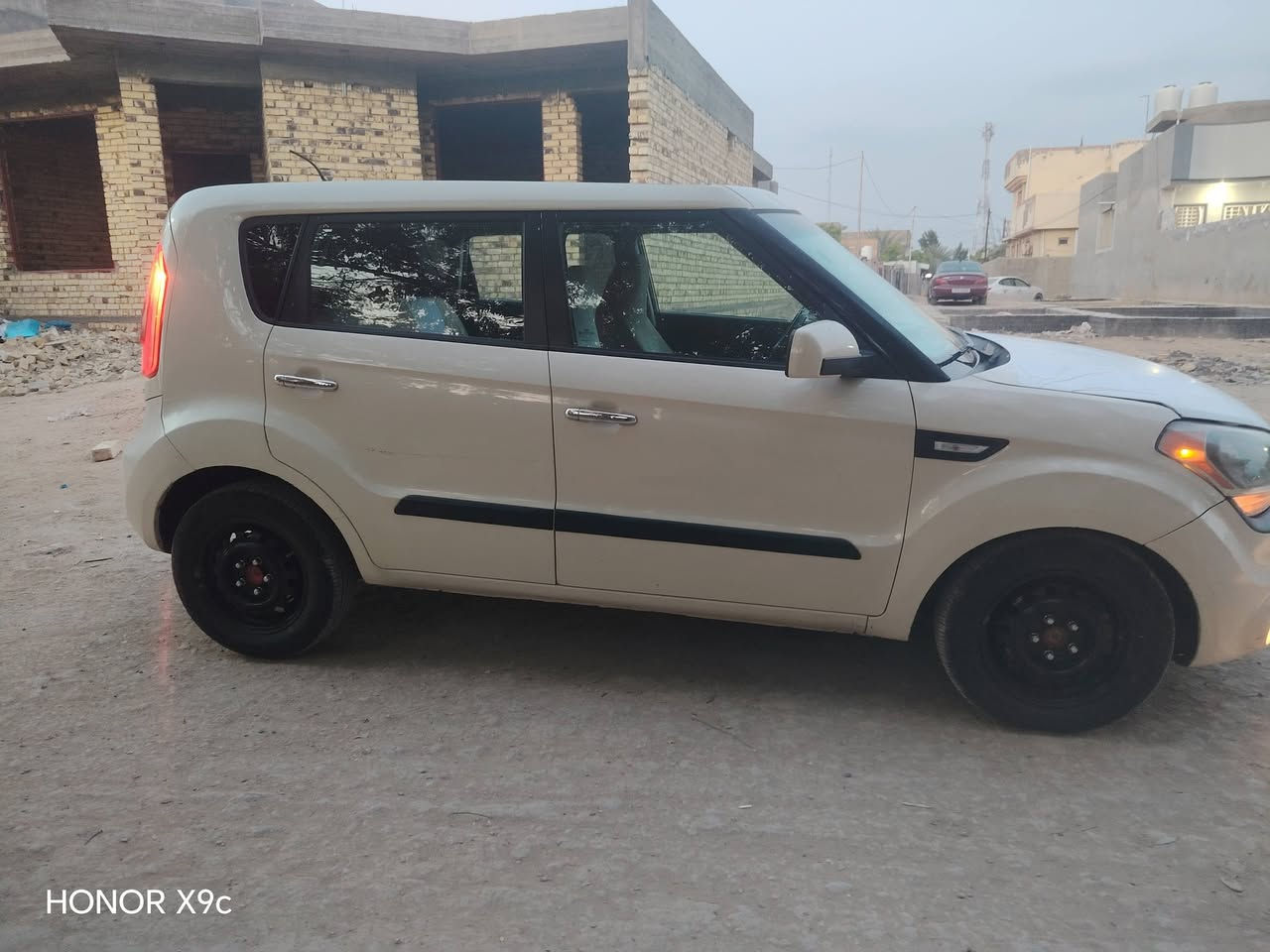 سلام عليكم صول موديل 12 السياره بيه اربع قطع صبغ  السياره امريكيه السعر 77او بيه مكان حله سياحي مجال الرقم ***********
