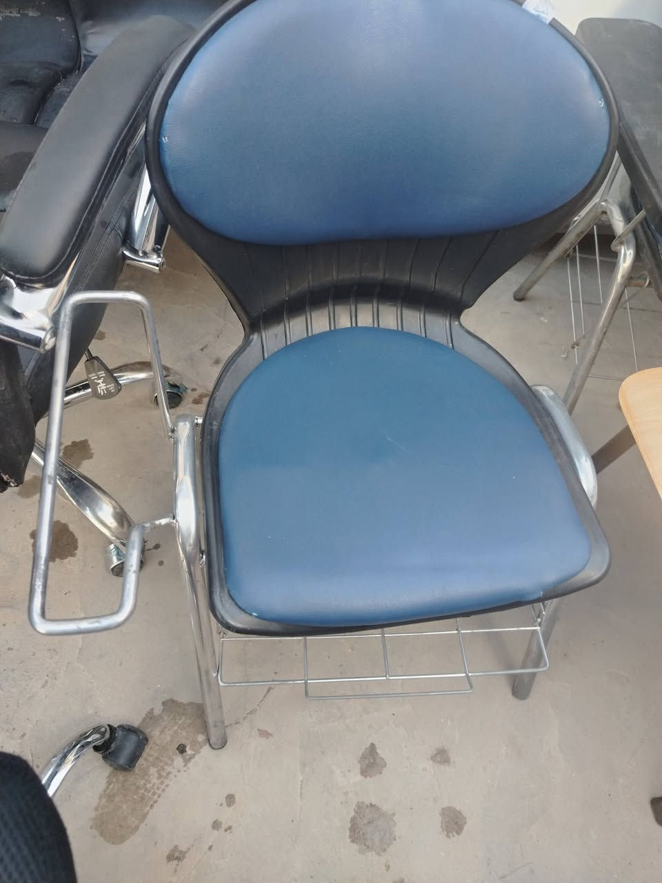 كراسي للبيع كميه الي يريد شلع او مفرد


**إذا كنت صاحب هذا الإعلان وتريد حذفه لأي سبب، رجاءا أرسل رسالة إلى الدعم الفني**