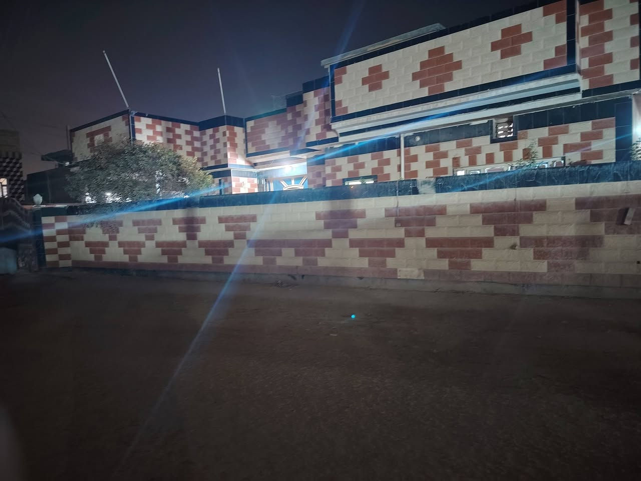 السلام عليكم مرخصت الادمن مكلف بالنشر بيت اللبيع المكان طريق السيد أبراهيم ع بالبداية عالتبليط المساحه 240 //***********ابو جواد
