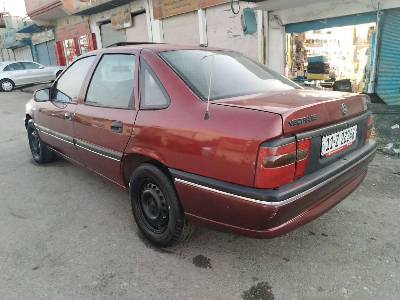 فكترا  حجم  ١٦ مودل ٩٢ كاربون بانزين الكتروني  رقم سنويه وهزه جديد سنويه ٢٠٣٠ داخل صاج دشبول ايربك داخل كلو مغلف كشنات ورضيه وسقف رقم نكليزي بسمي اني الشرعي بيها موس سقف مكينه بيها دخان كير وكهربايات وطخم كلو جديد شرط سياره جاهزه سعرها31 وبيها مجال *********** مكانها زاخو..
